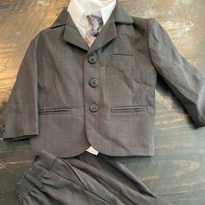 2T Boys Suit Set with Tie